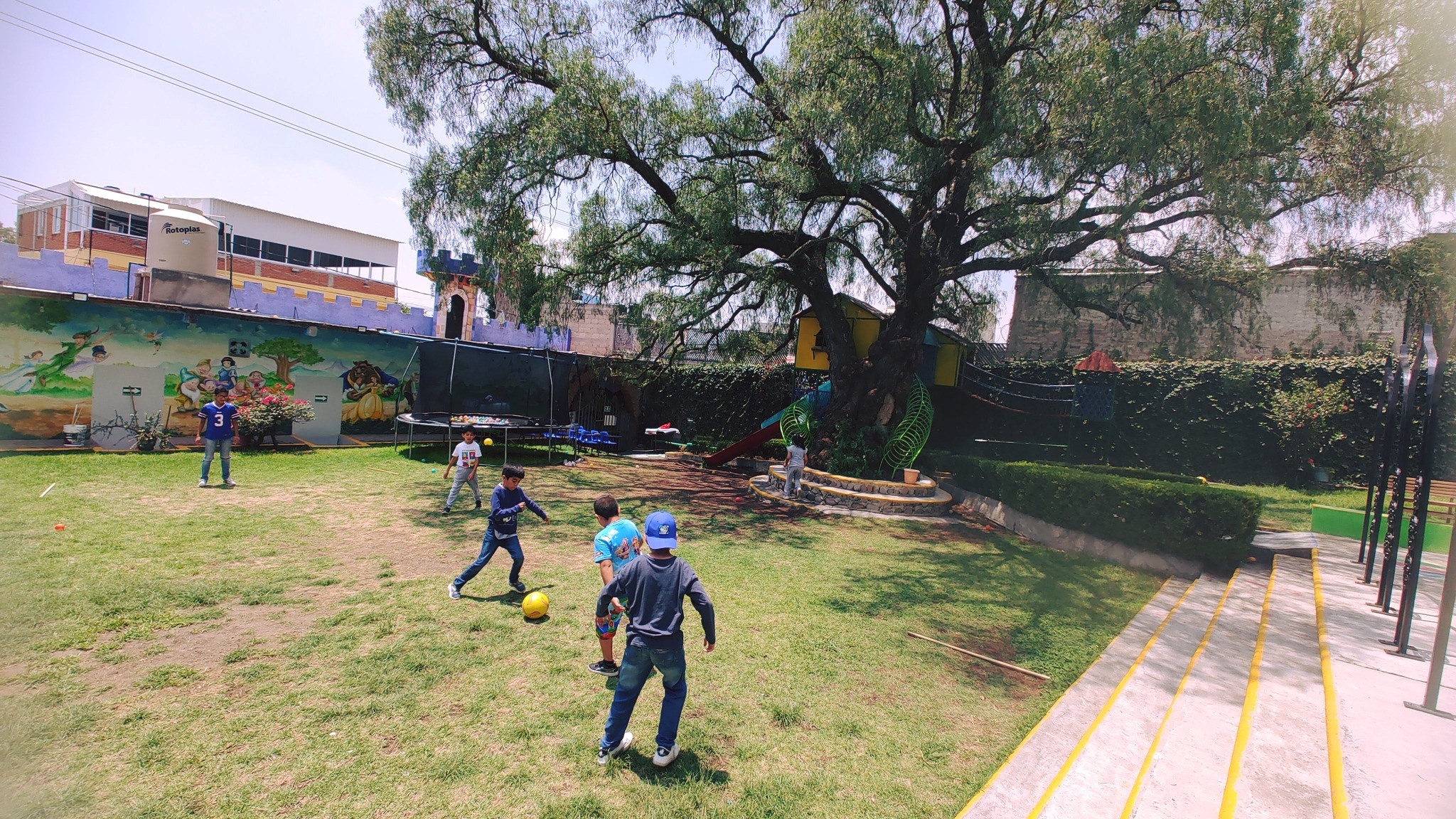 Área de juegos infantiles del Colegio Finlandés en Tepotzotlán