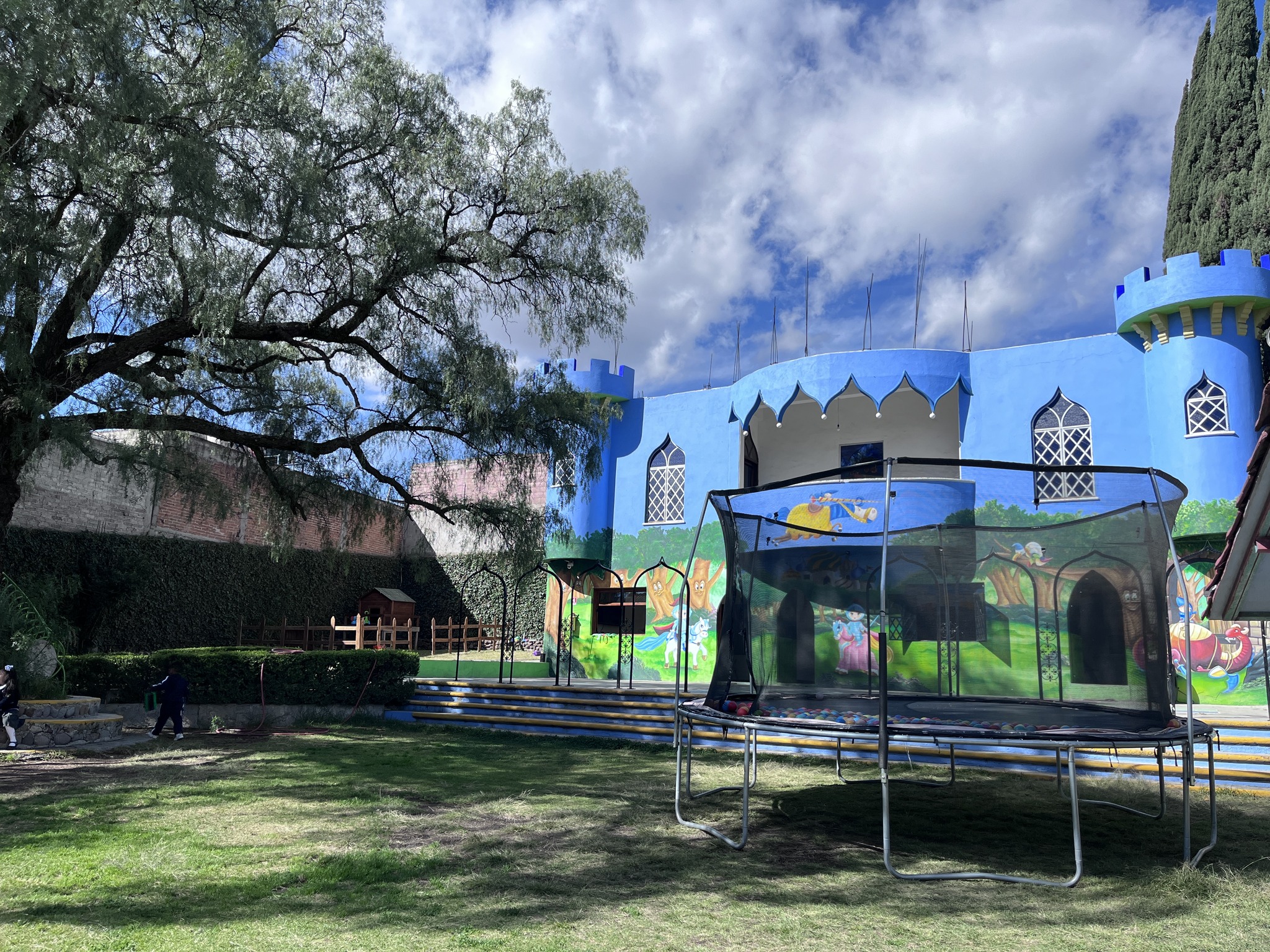 Patio de la escuela primaria del Colegio Finlandés en Tepotzotlán